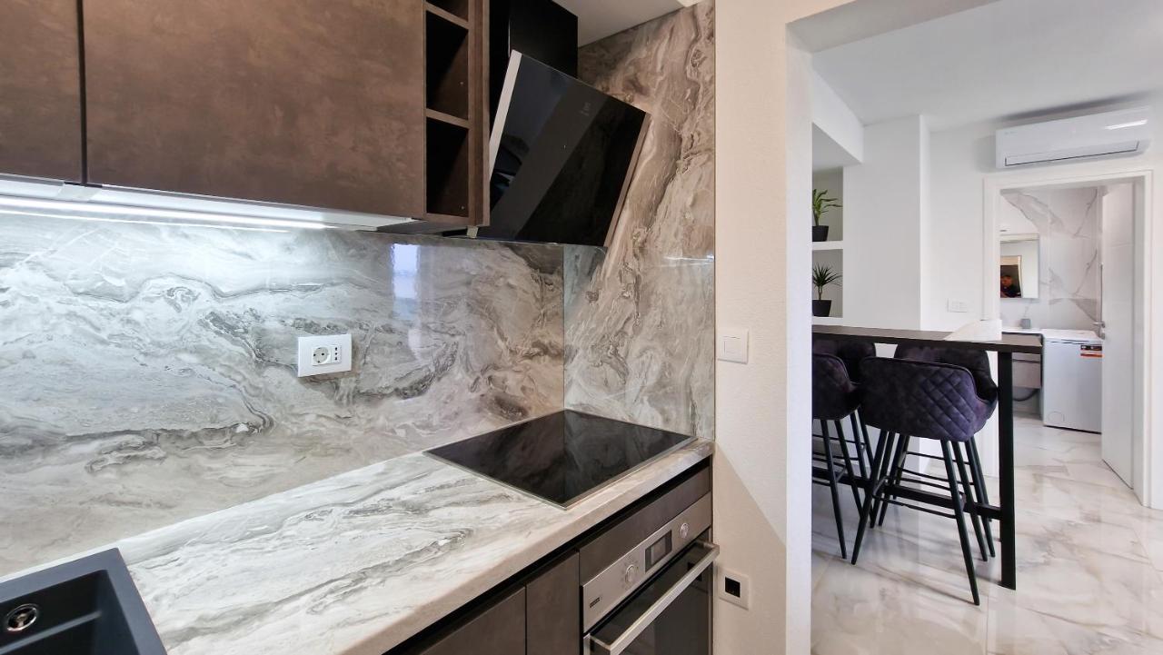 Villa Apartments Marko & Simun Kaštela Extérieur photo