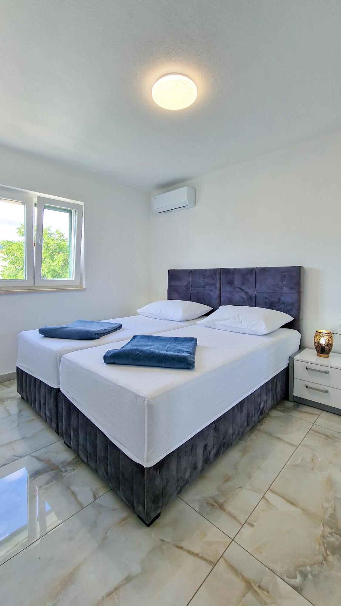 Villa Apartments Marko & Simun Kaštela Extérieur photo