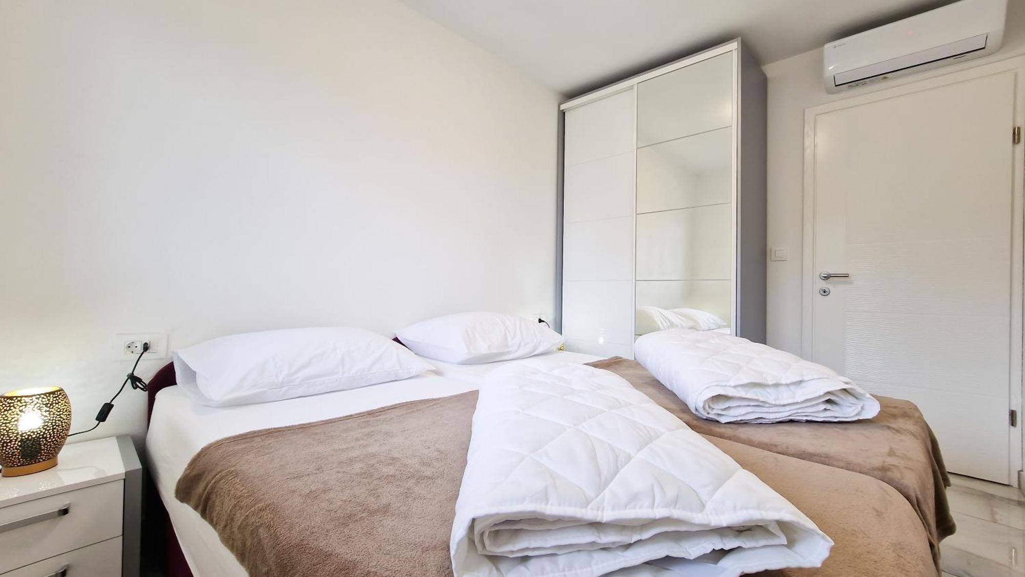 Villa Apartments Marko & Simun Kaštela Extérieur photo