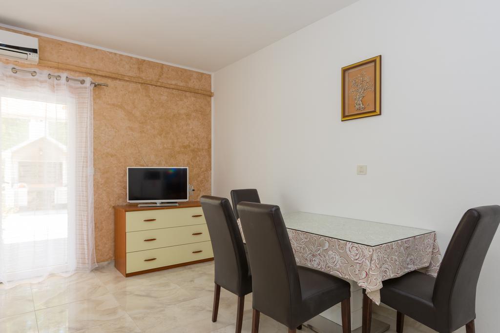 Villa Apartments Marko & Simun Kaštela Extérieur photo