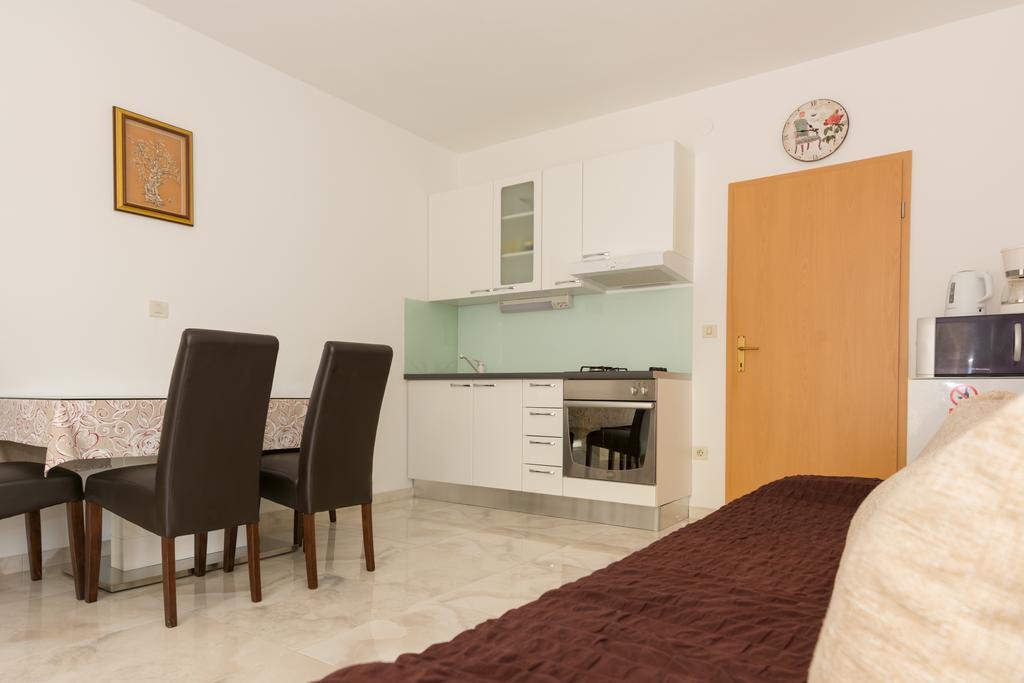 Villa Apartments Marko & Simun Kaštela Extérieur photo